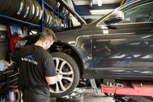 Munster Tyres car tyre work